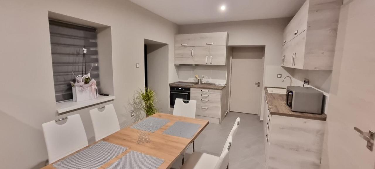 Hos-Cegledi Vendeghaz Miskolc -Oenallo Otthon, Mely Csak Az Oenoeke Εξωτερικό φωτογραφία