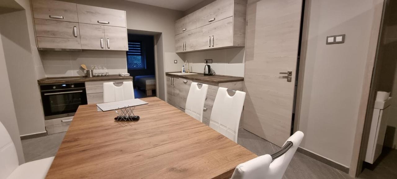 Hos-Cegledi Vendeghaz Miskolc -Oenallo Otthon, Mely Csak Az Oenoeke Εξωτερικό φωτογραφία